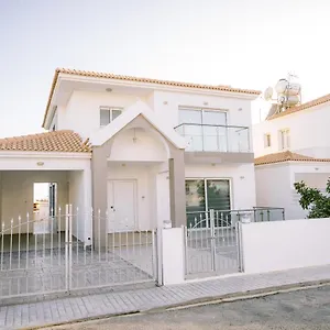 villa-costa-cornelia-homes.hotelsatayianapa.com/
