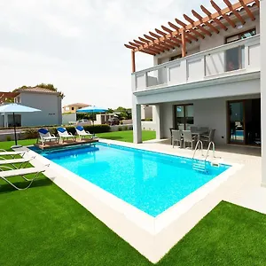 angie-luxury-beach-villas.hotelsatayianapa.com/